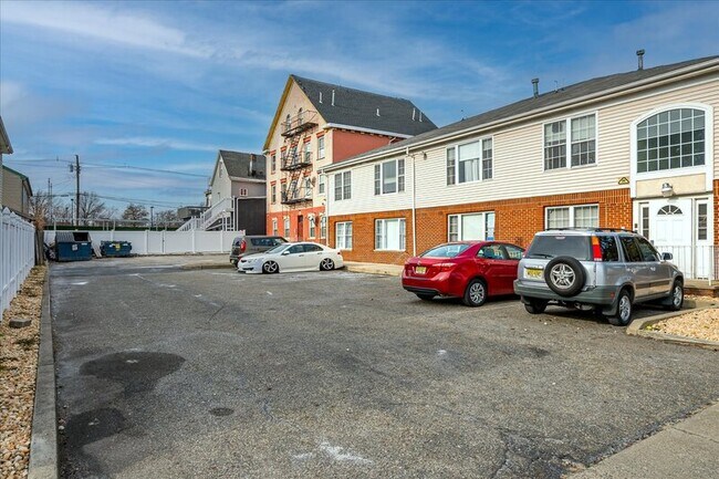 213 Hall Ave