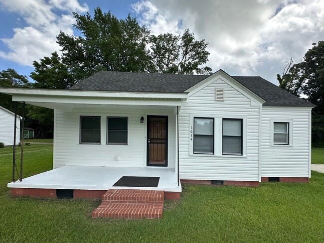Building Photo - 1634 Peartree Rd