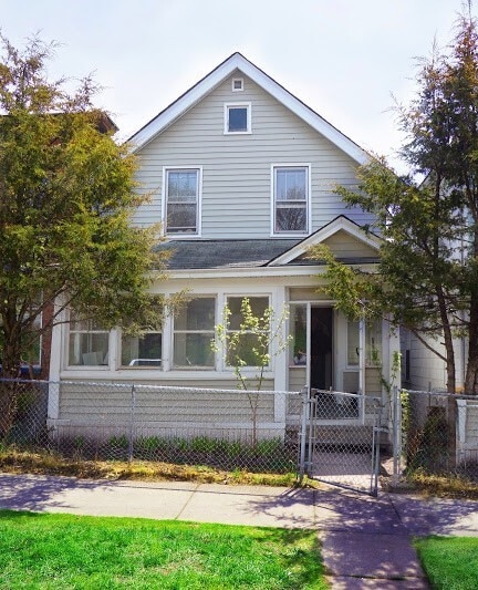 Building Photo - 1206 E 3rd St Unit Apt. B