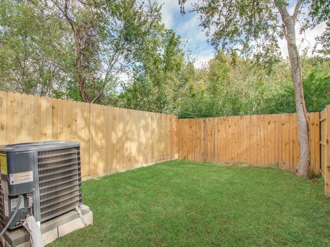 Photo - 6610 Haight St