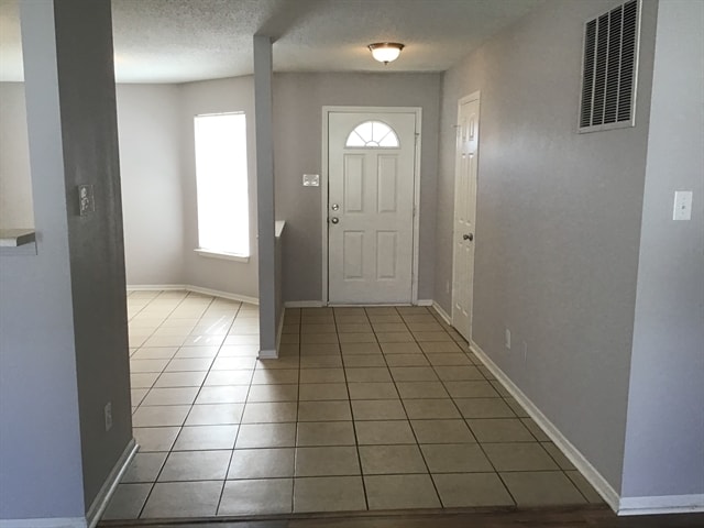 Photo - 662 Holly Rose Way