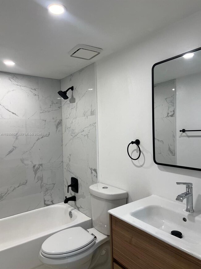 Photo - 2727 NW 17th Ter Unit 404