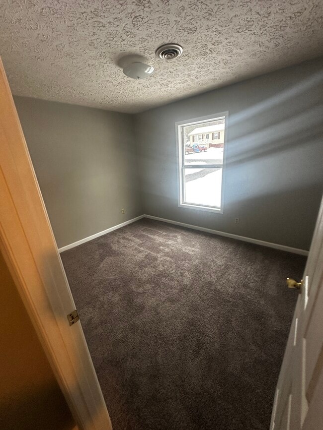 Photo - 915 Royal Dr