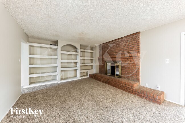 3730 W Hartford Ave