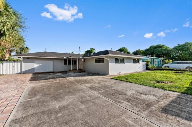 Photo - 2128 Dock St