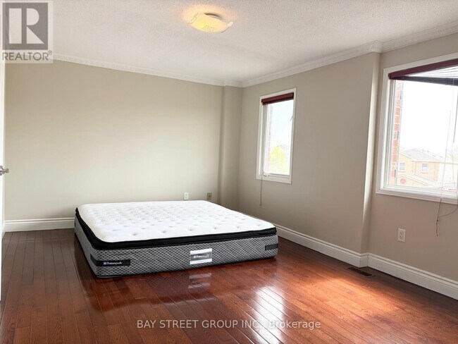 Photo - 3620 Cherrington Crescent
