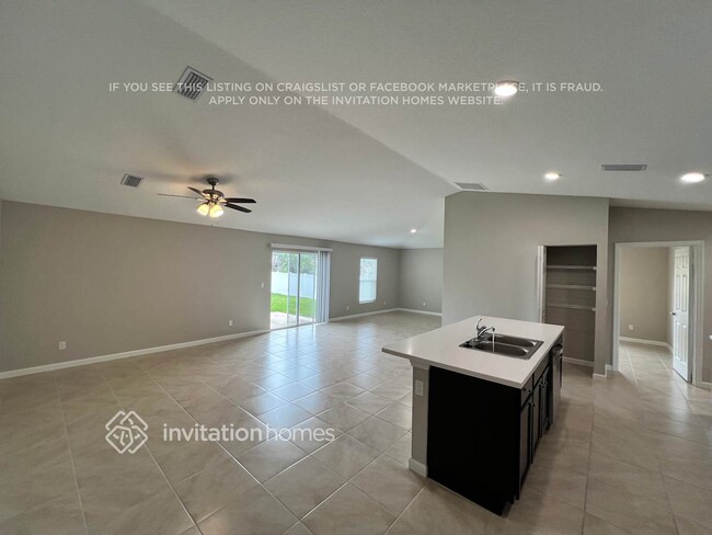 838 SW Canary Terrace