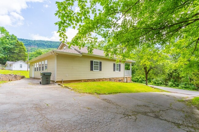 Photo - Charming home on River Canyon Drive