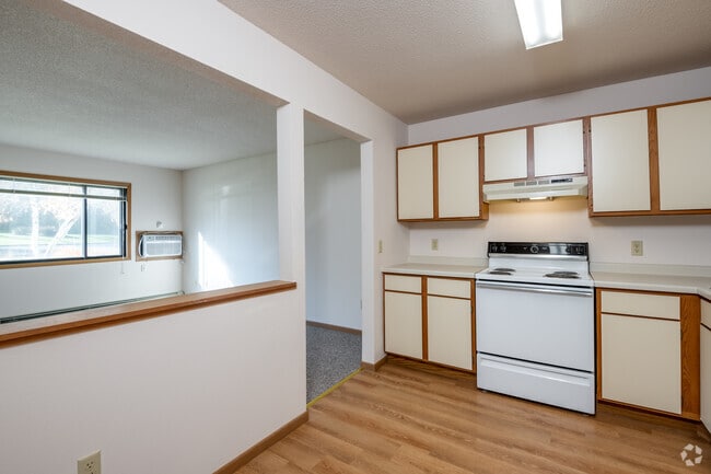 1 BR, 1 BA - 600SF