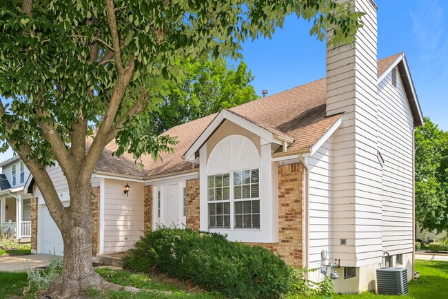 Photo - 402 Waterside Dr