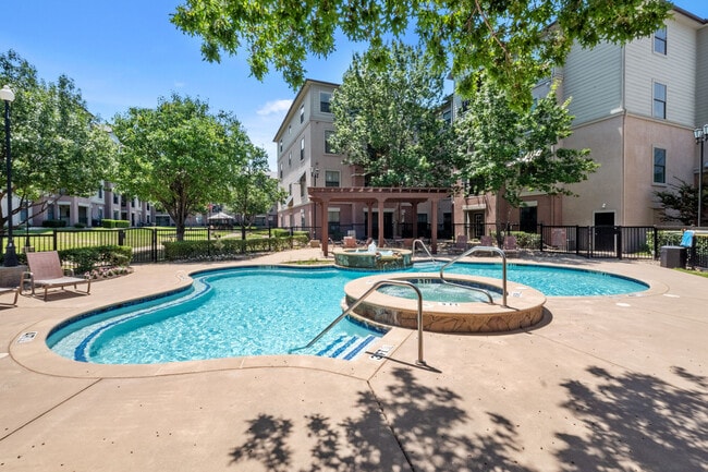 Photo - Plaza At Chase Oaks Apartamentos