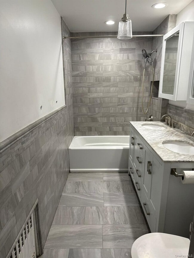 Building Photo - 78-35 83rd St Unit 2nd Floor Rental