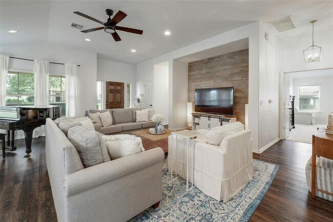 Photo - 1115 Petroglyph Trail