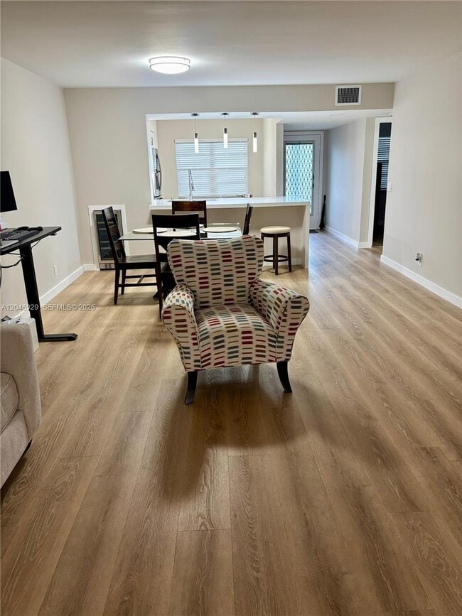 Building Photo - 800 SW 125th Way Unit 207O