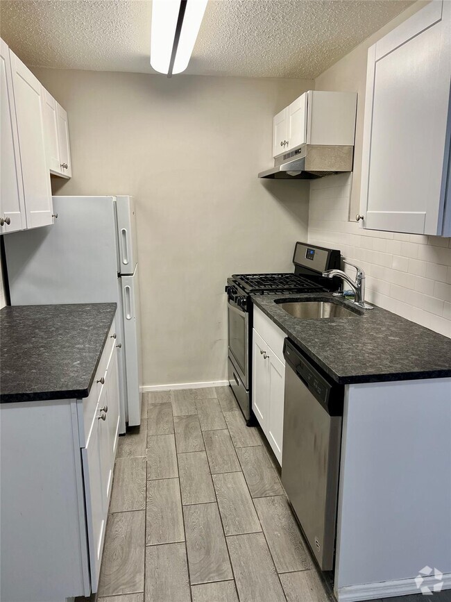 Building Photo - 1502 Barclay Manor Unit 15B Rental