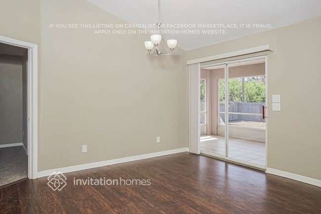 Photo - 2255 Dongola St