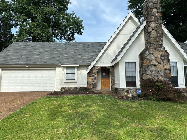 Photo - 2350 E Lake Oaks Dr House