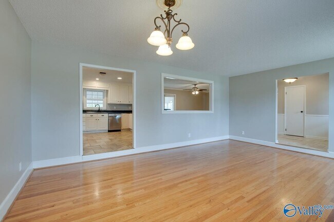Photo - 2107 Edinburgh Dr SW