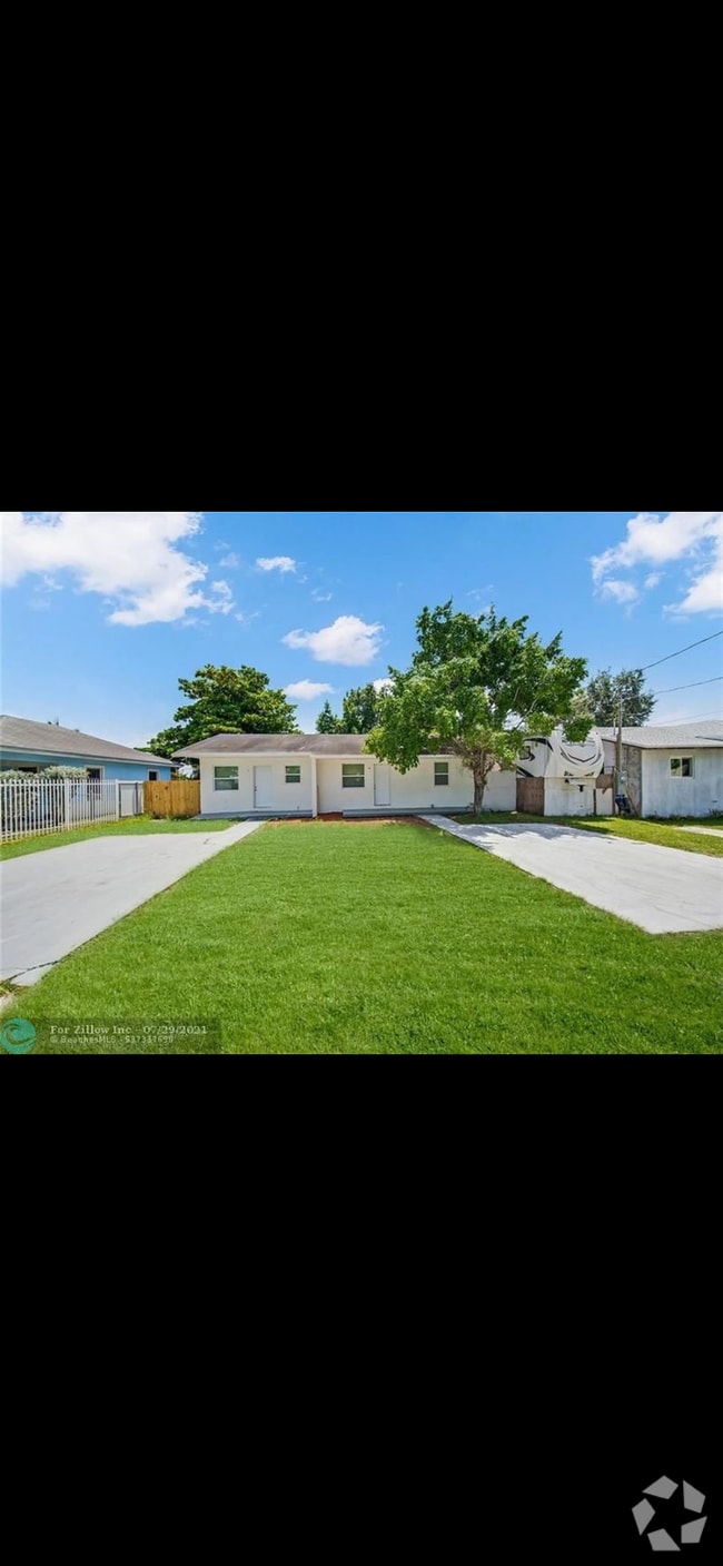 Building Photo - 7981 NW 12th Plz Rental