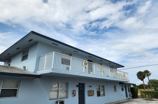 Building Photo - 1090 W Blue Heron Blvd Rental