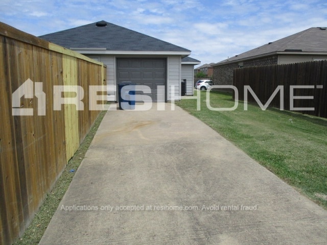 Photo - 9804 Crocker Dr
