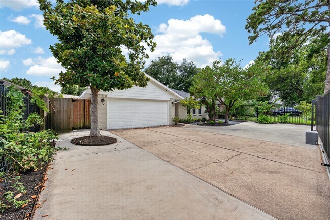 10335 Emnora Ln