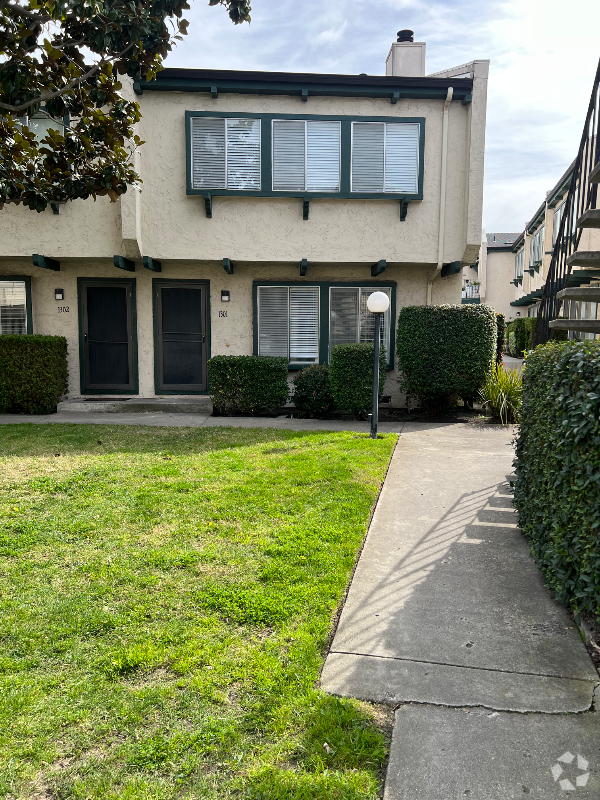 Building Photo - 1031 Clyde Ave Rental