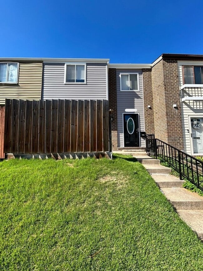 Photo - 3 Bedrooms 3.5 Bathrooms Townhome