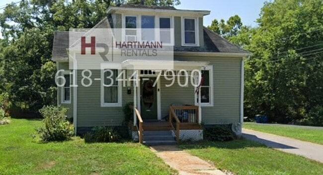 Building Photo - Two Bedroom Home with 2 Baths, Bonus Room and Washer/Dryer Hookups!