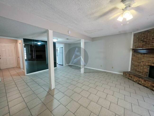 Photo - 1495 Bentley Ln SE