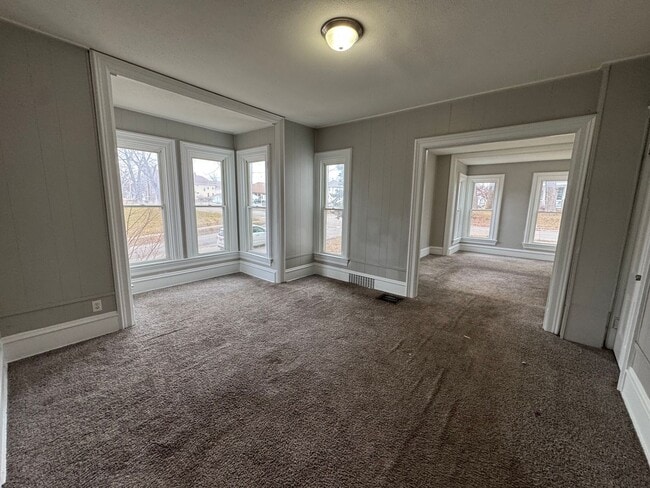 Photo - 5 bedroom 2 bath house in Moline