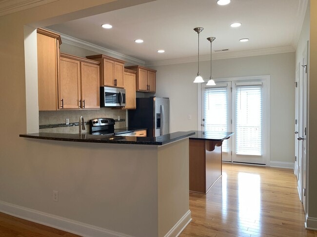 Photo - PRIME LOCATION, 3 Bedrooms Suites Apex TH ...