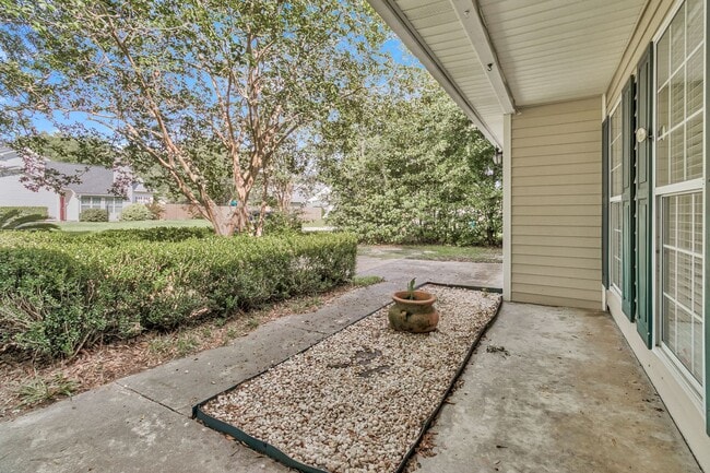 Photo - 182 Paddock Way