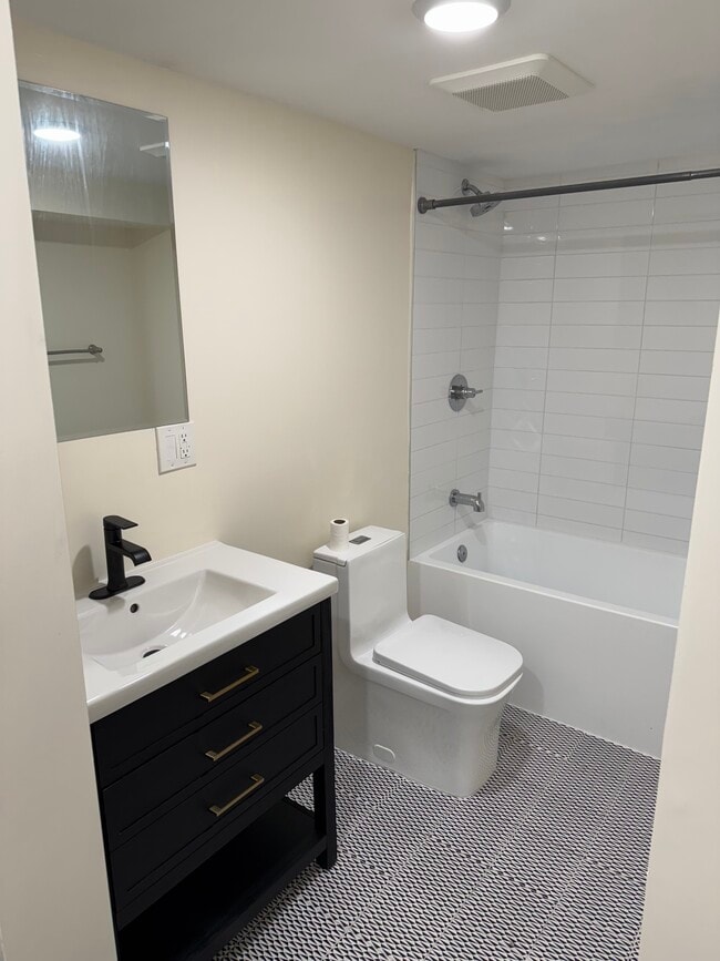 Building Photo - 32 Park St Unit Garden Apartment