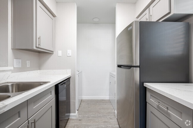 2BR, 2BA - 1,072SF