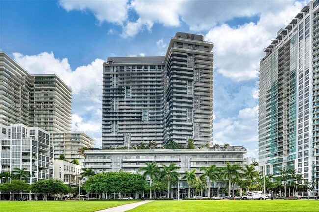 Photo - 121 NE 34th St Unidad 2502