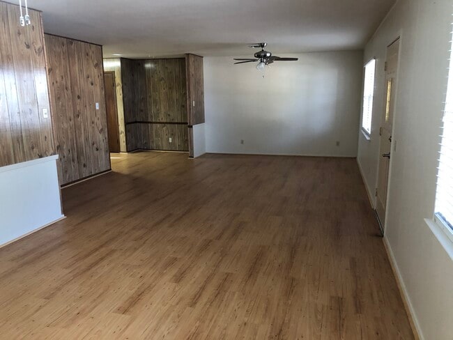 Photo - 109 Broadmoor Dr