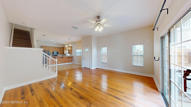 Photo - 885 6th Ave S
