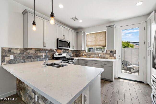 Photo - 3030 N 38th St