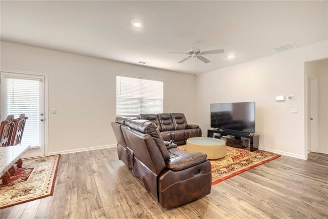 1453 Autumn Wind Dr