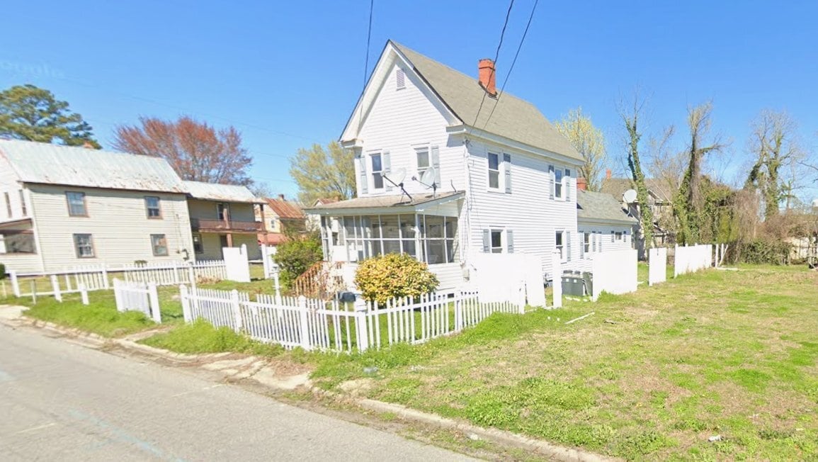 Photo - 408 Dobbs St