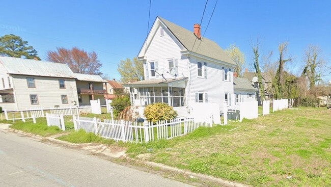 Building Photo - 408 Dobbs St