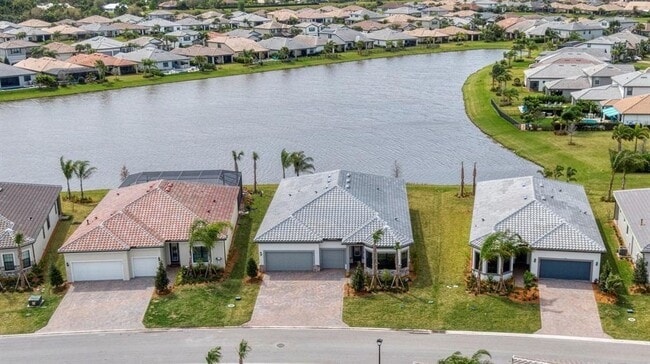 Photo - 818 SE Courances Dr