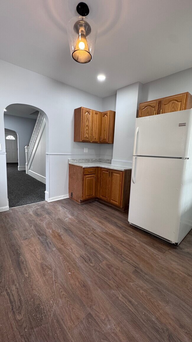 Photo - 8 W Abbott St