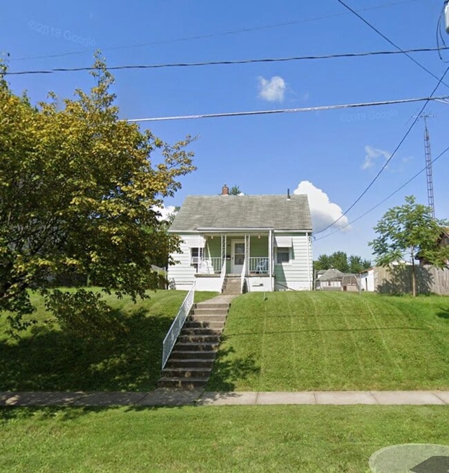 Building Photo - 4 Bedroom Cape Cod with Large Garage!