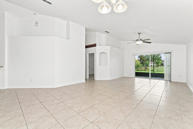 Photo - 2821 Maguire Dr