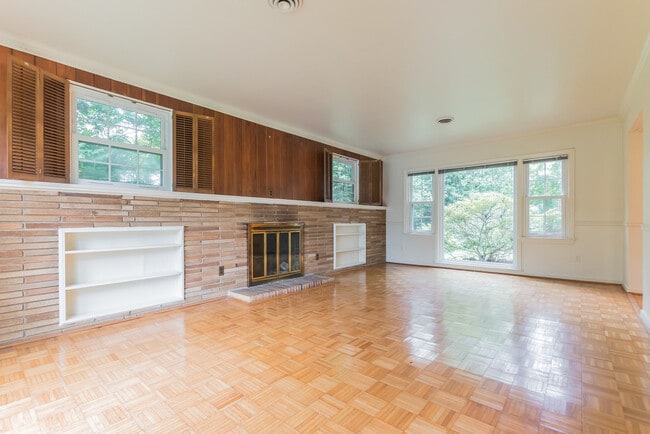 Photo - Fantastic Ranch in Convenient Location!