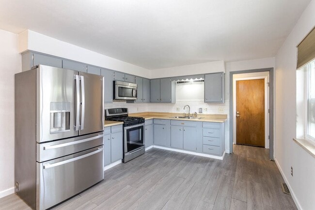 Photo - 755 Braun St