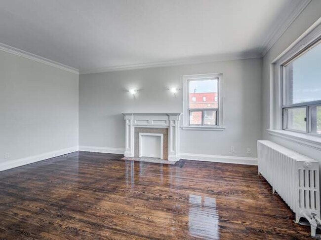 Photo - 1650 Bathurst St