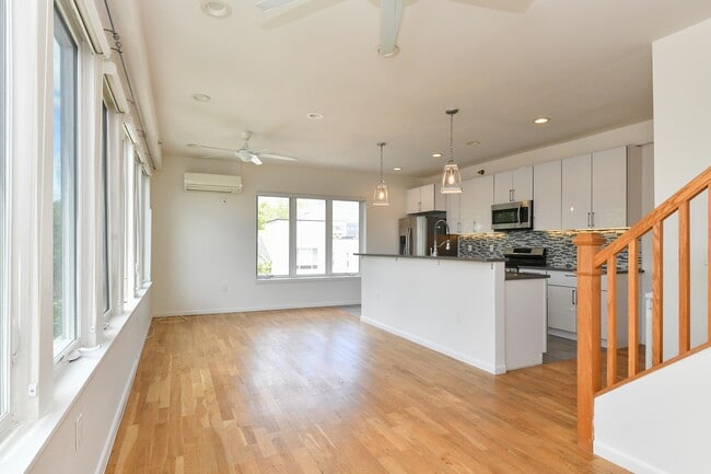 Photo - 58 Giles Ave Unit 3